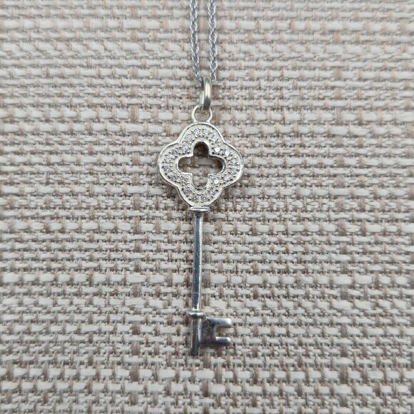 16+2 Inch Sterling Silver Key Cubic Zirconia Pendant Necklace A6323 - Picture 4 of 8